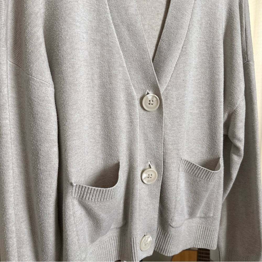 H&M Womens Cardigan Sweater Sz M Beige Big Button Chunky Knit Heavy Deep V Neck - Picture 4 of 9